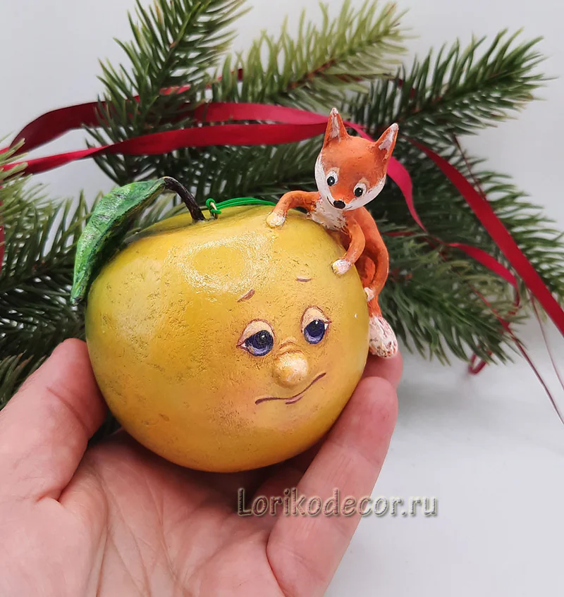 Ёлочная игрушка «ЯБЛОКО С БЕЛКОЙ-6»