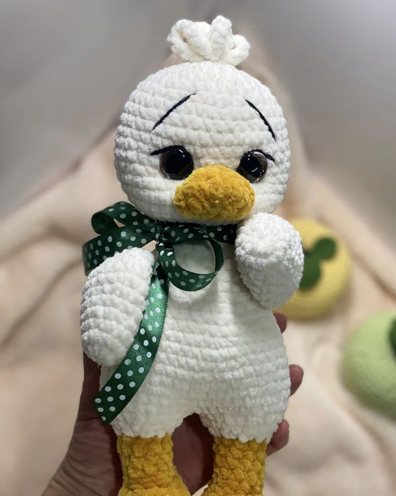 Вязаный белый утёнок амигуруми