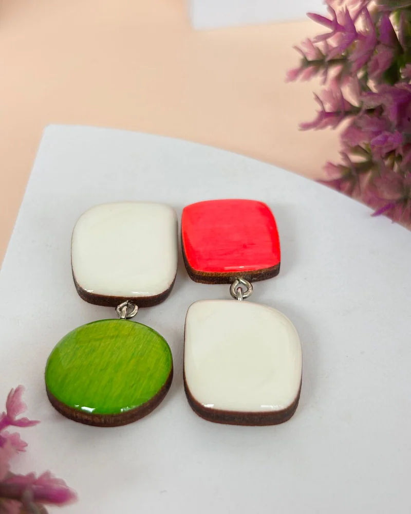 Серьги асимметричные из дерева
