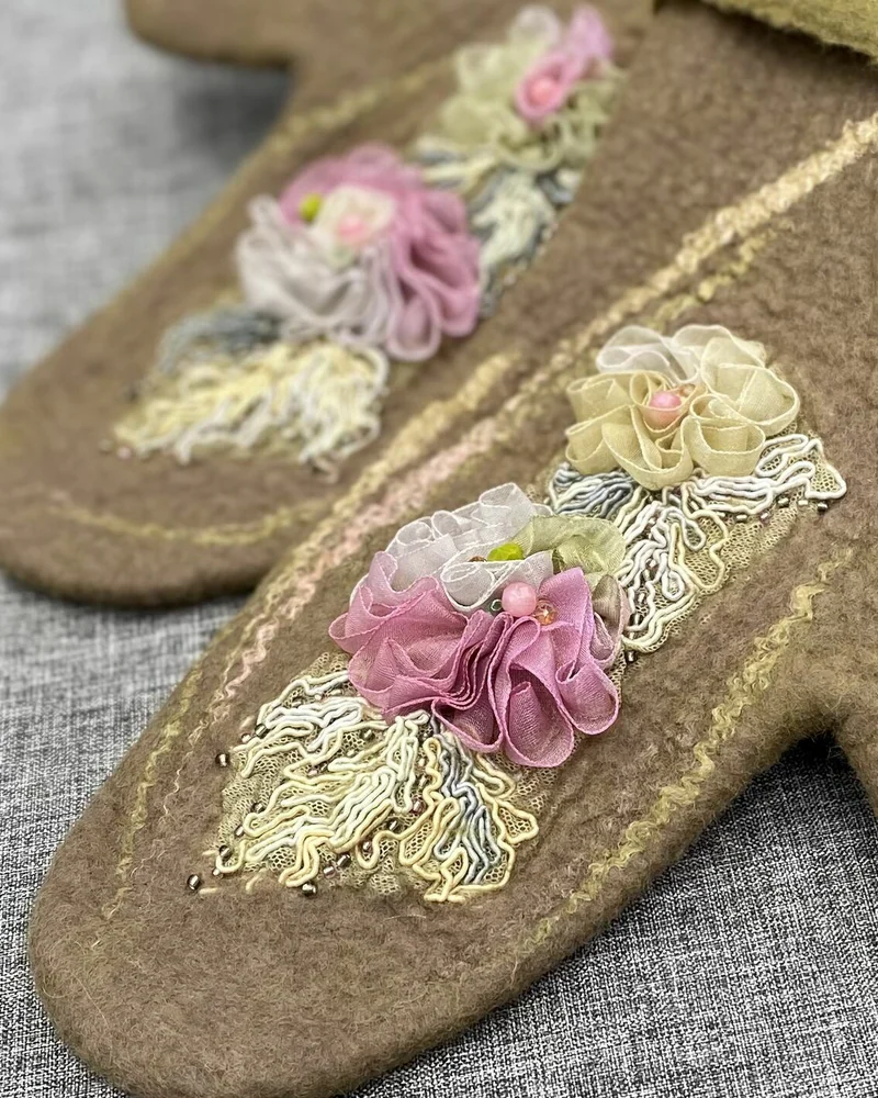 варежки валяные «Winter flowers»