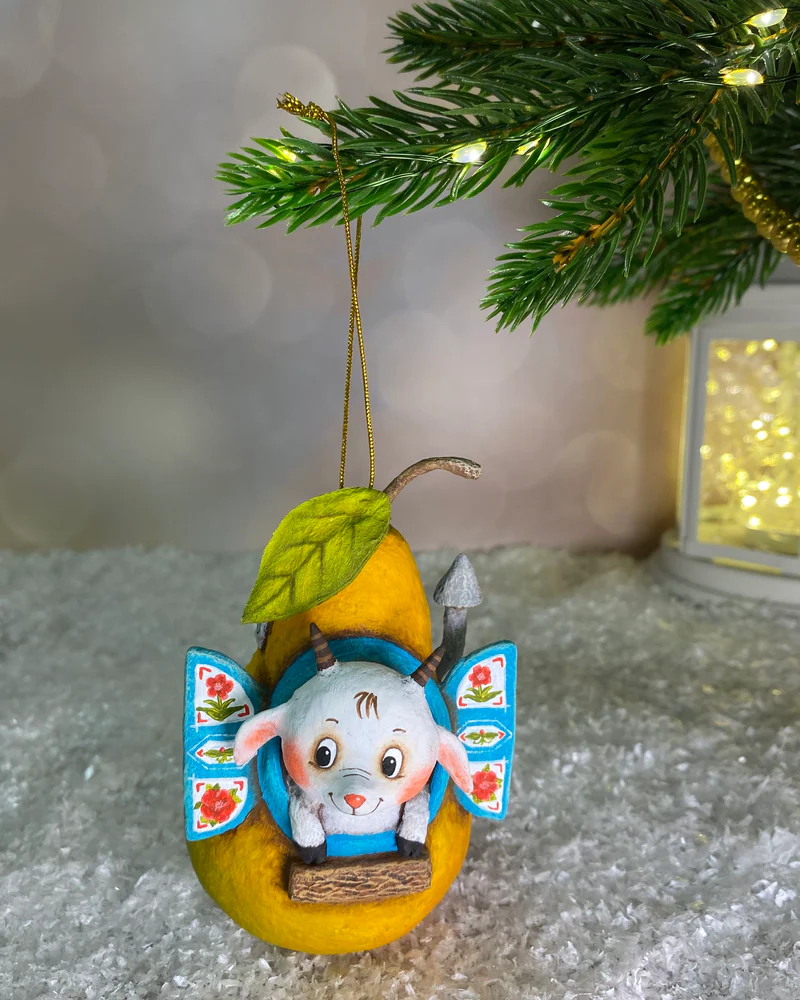 Ёлочная игрушка «Козлик в груше»
