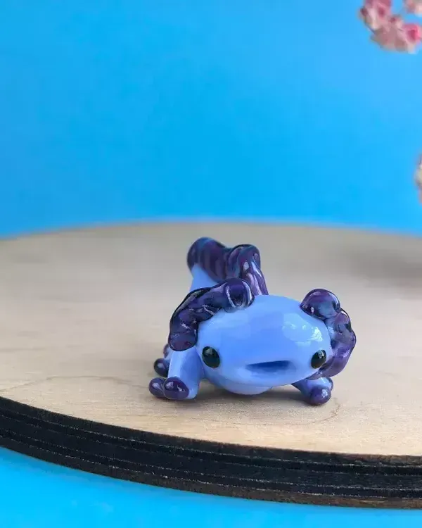 Стеклянная фигурка «Аксолотль» — Синий