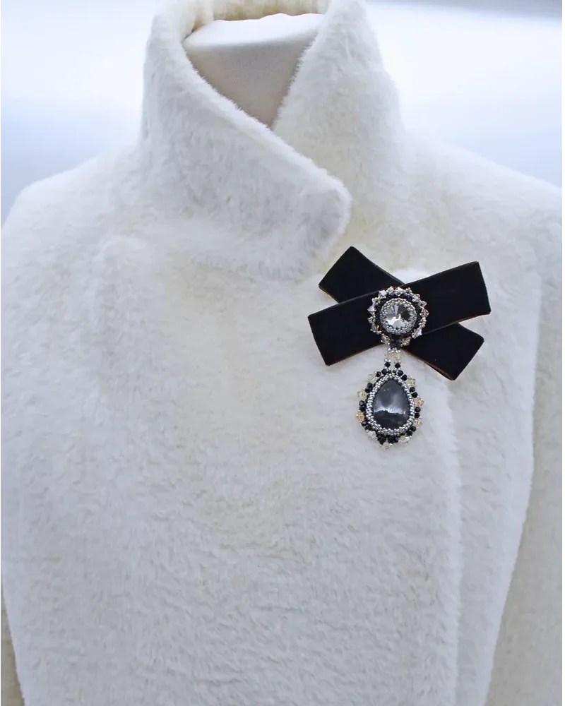 Брошь с черным агатом и Swarovski