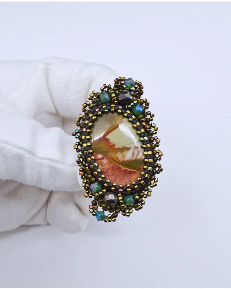 Брошь ручной работы с яшмой и Swarovski