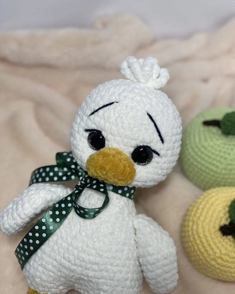 Вязаный белый утёнок амигуруми