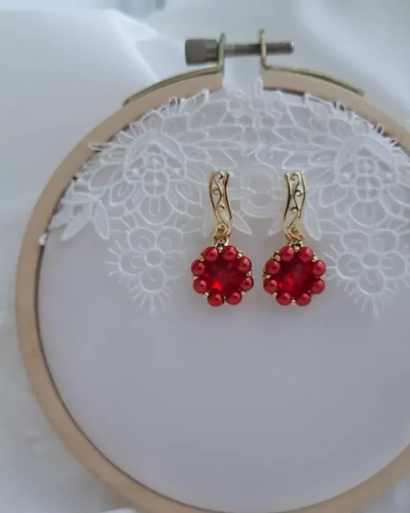 Серьги классические с жемчугом, ювелирное плетение — Красные