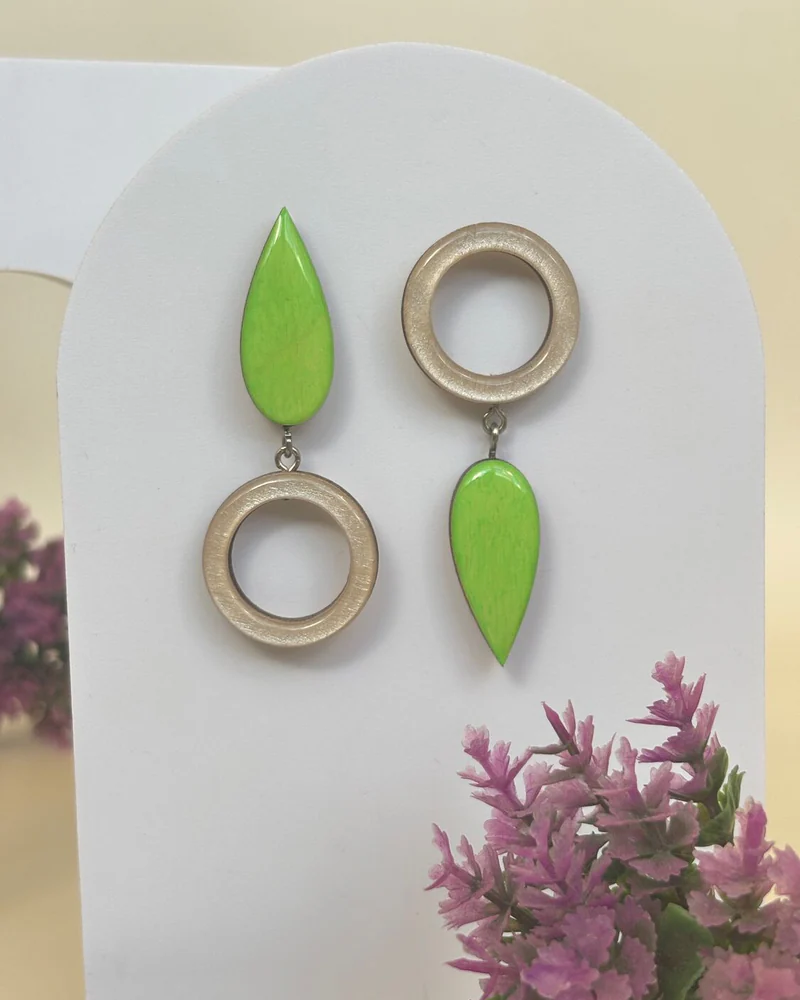 Серьги большие.Серьги из дерева асимметричные