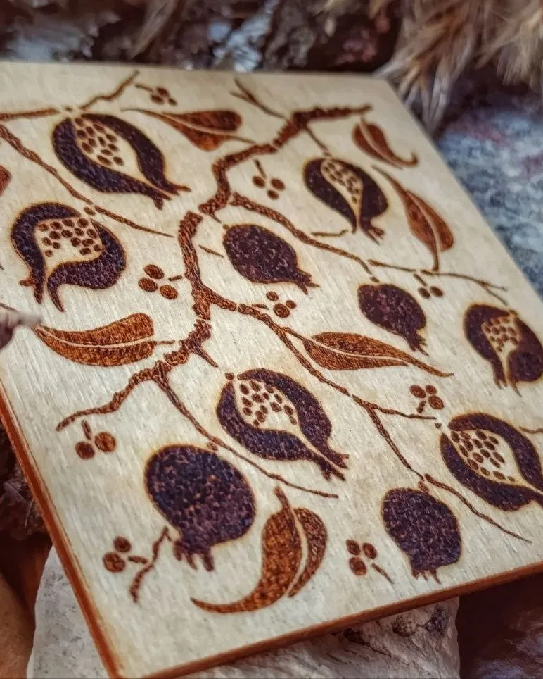 Подставка (подстаканник) из берёзы с гранатами