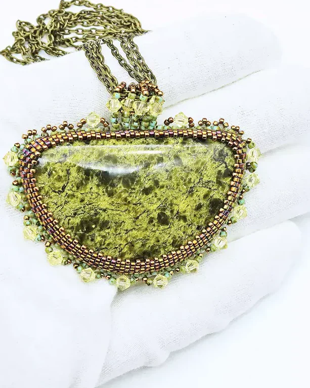 Авторский кулон со змеевиком и Swarovski