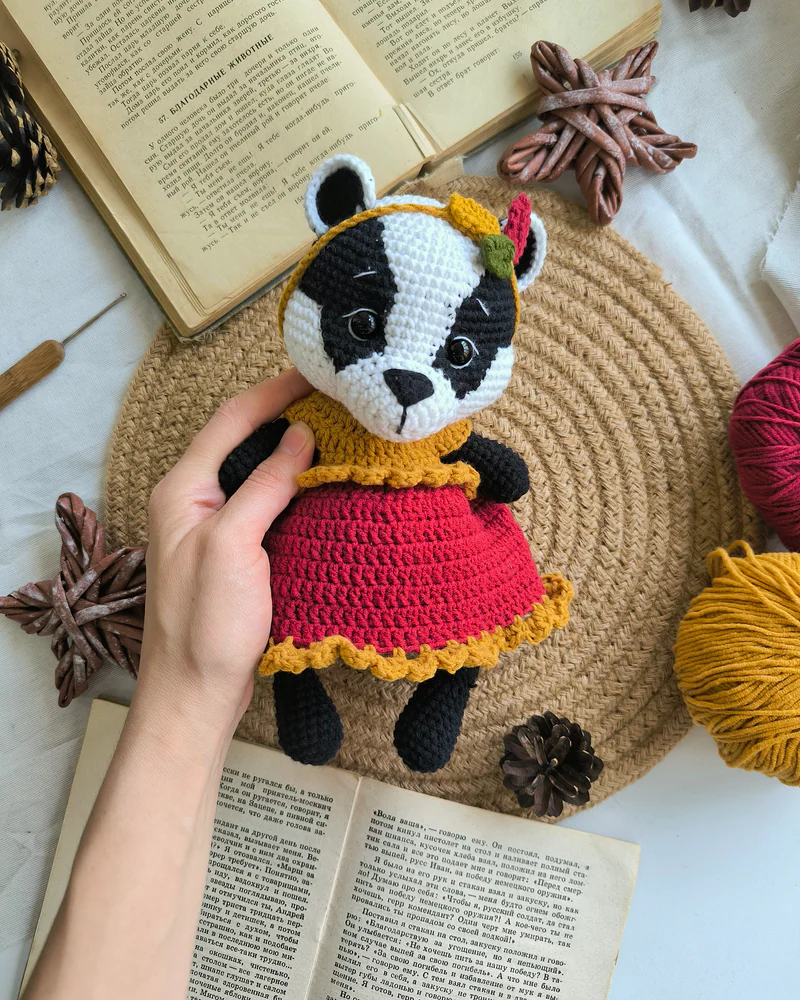 Вязаная игрушка Барсучок — Девочка