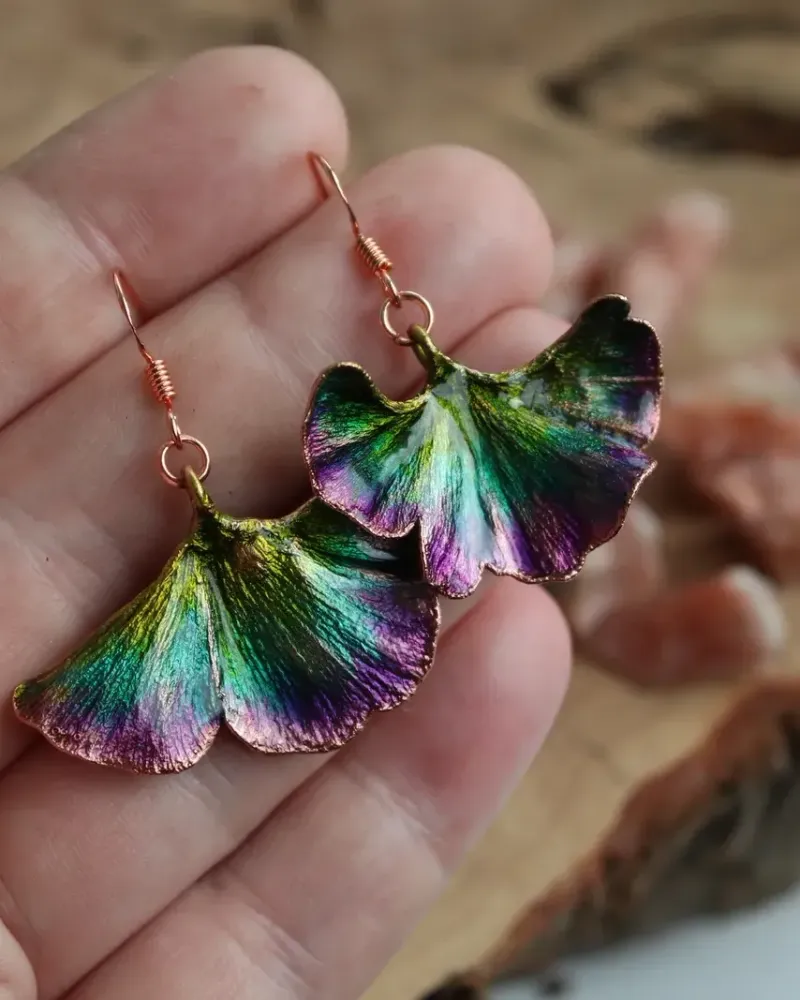 Яркие сережки из листьев гинкго