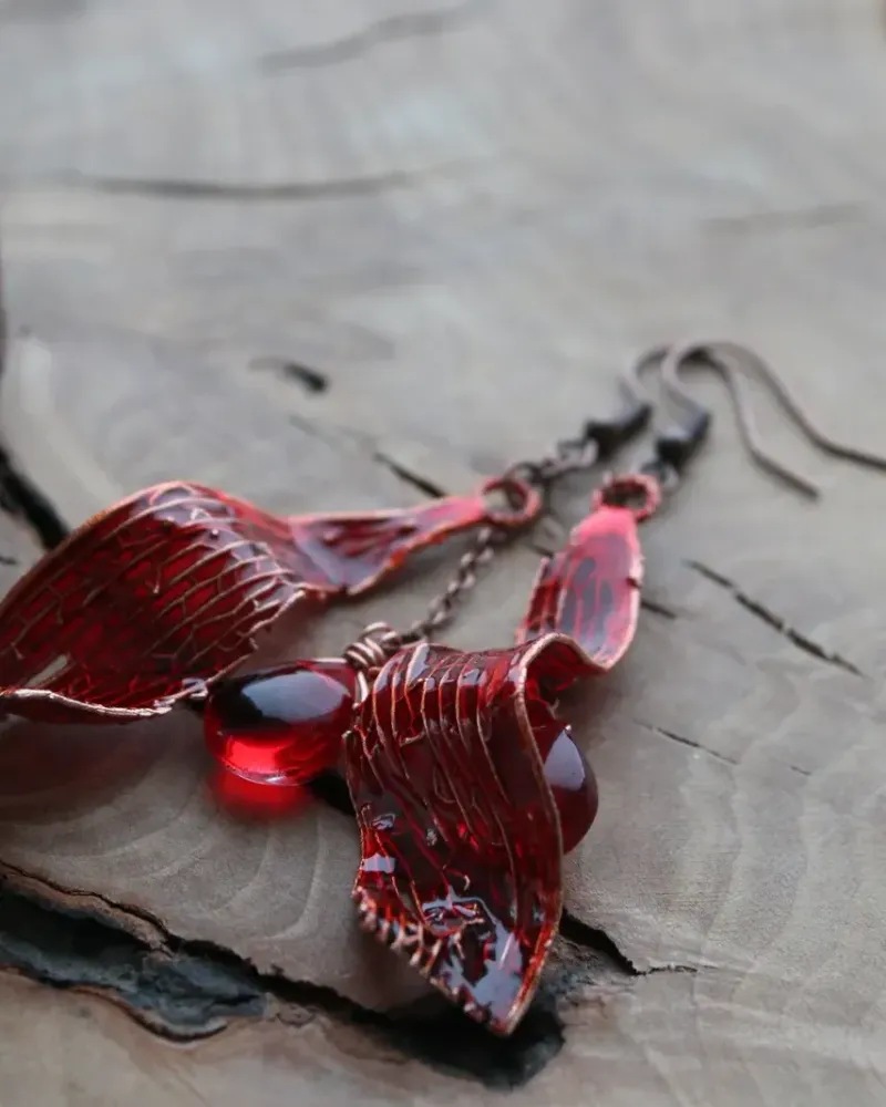 Яркие серьги из рускуса со стеклом