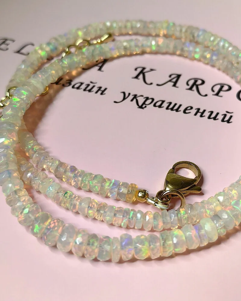 Колье с эфиопским опалом