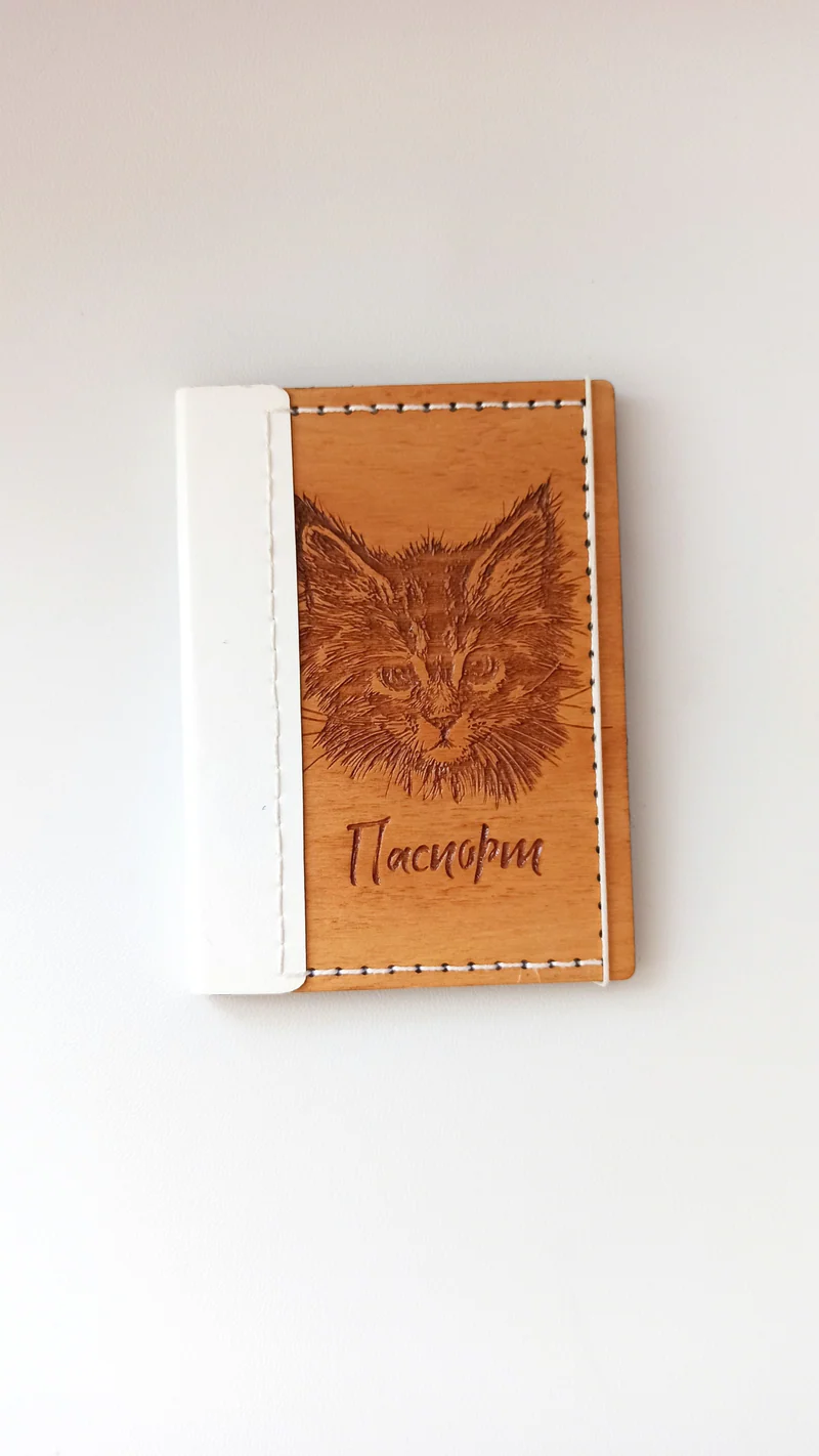 Обложка на пасопрт деревянная "Кошка"