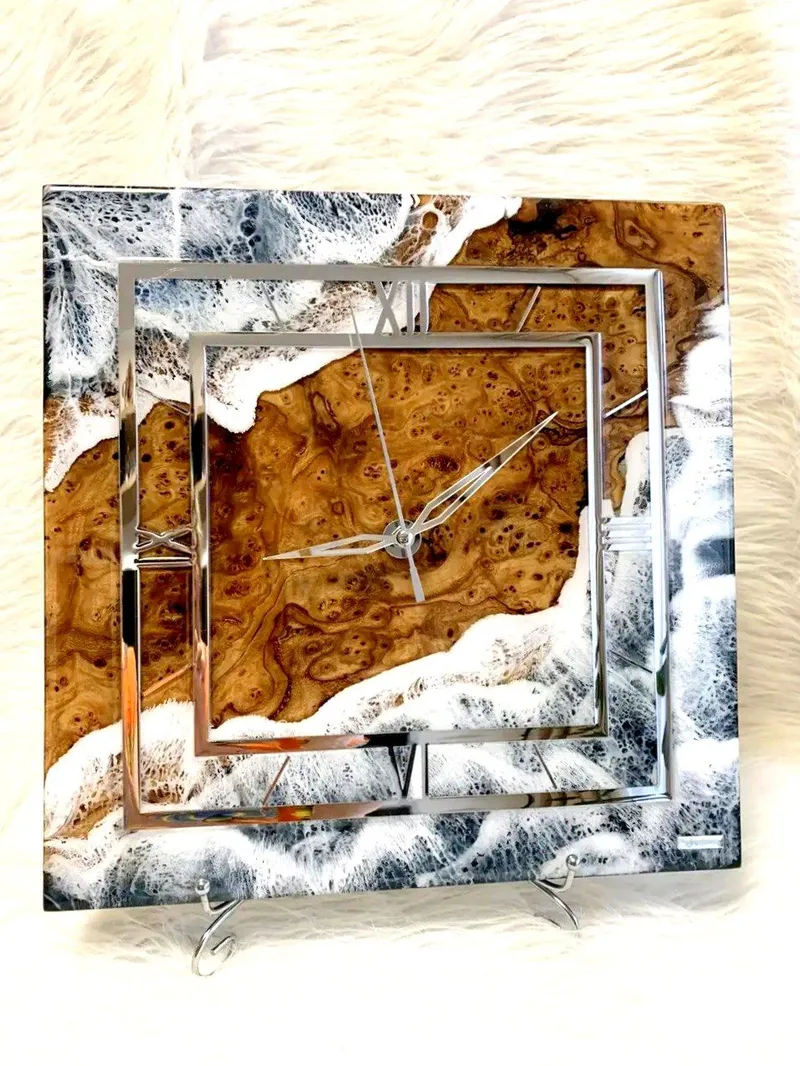 Настенные часы с карагачом — коричнево-серебристые, 35 × 35 см