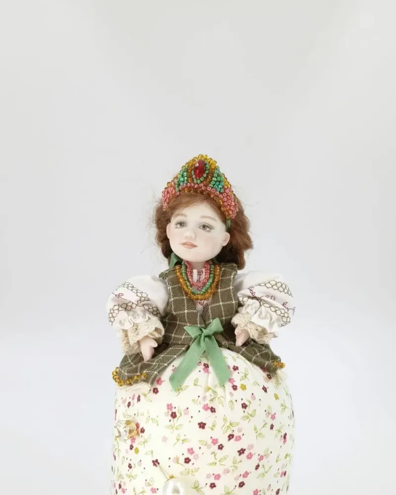 Кукла-игольница фарфоровая в русском костюме, 18 см