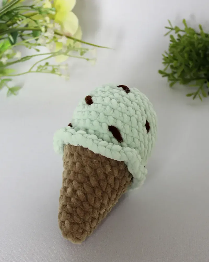 Мягкая вязаная игрушка «Мороженое» плюшевое — Бежевый и зеленый