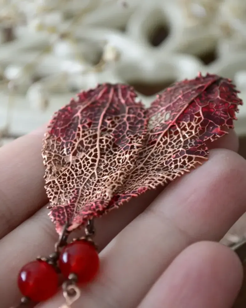 Серьги из лепестков физалиса