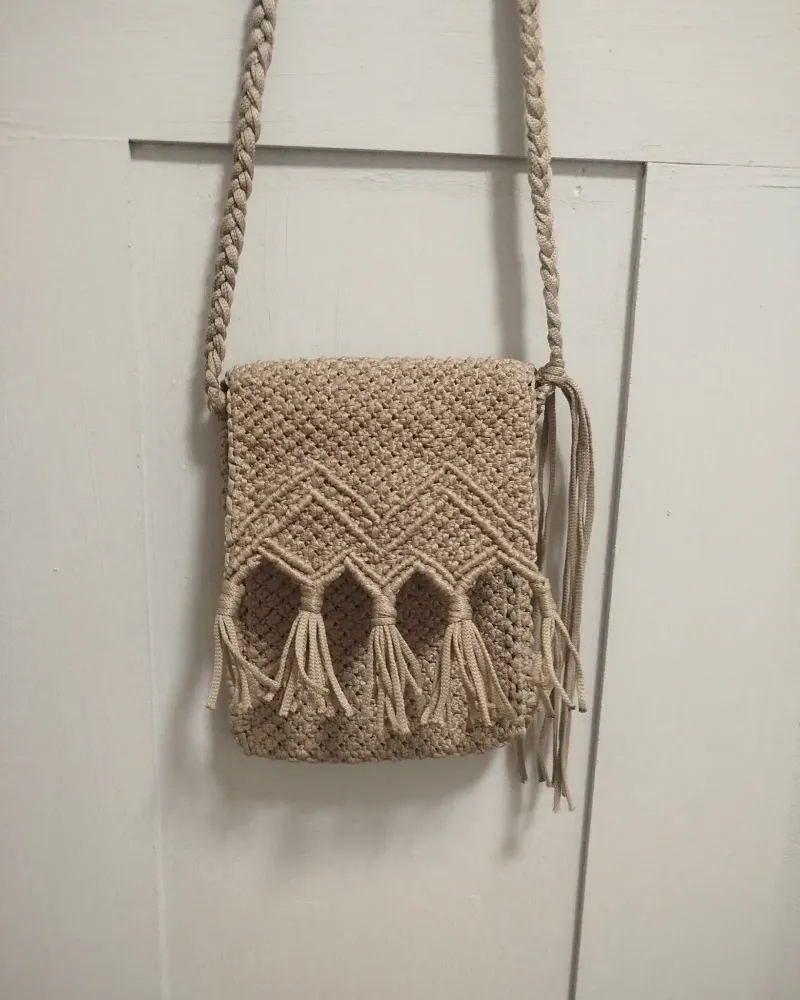 Сумка через плечо в технике макраме — 15×20 см