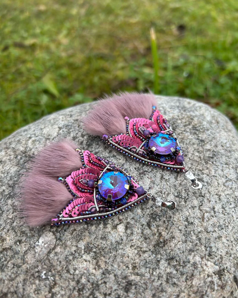 Серьги вышитые бисером с мехом норки, розовый