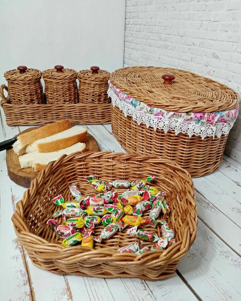 хлебница,баночки,поднос(чаша)