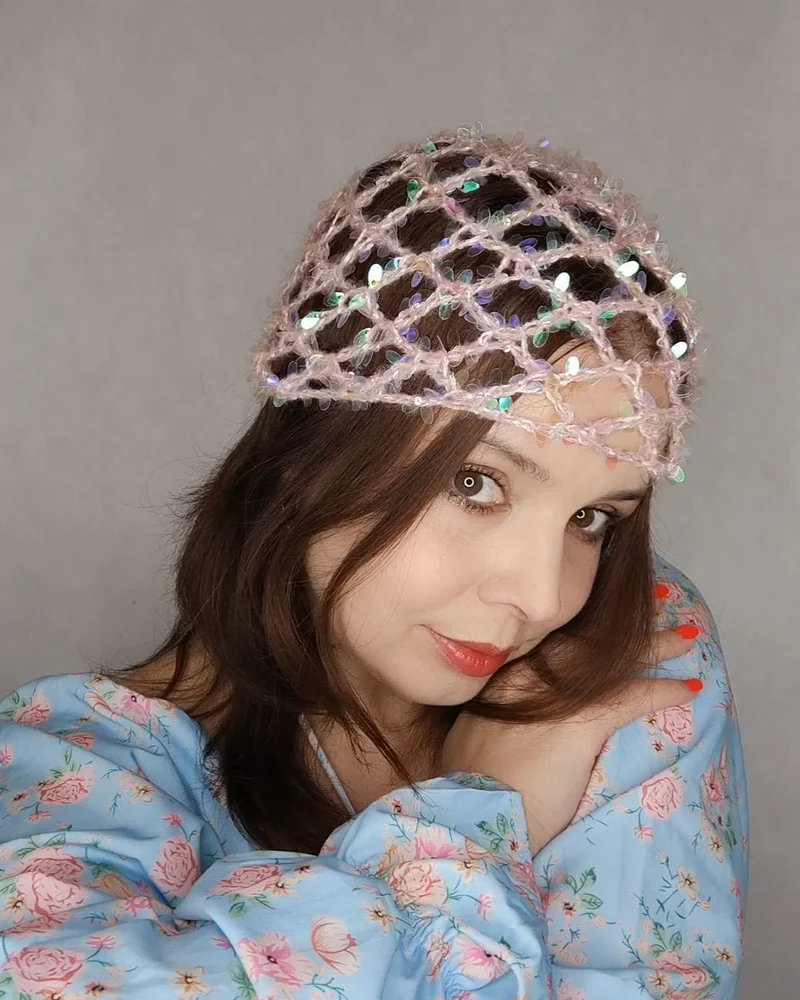 Шапка сетка крючком шапочка коктейльная с пайетками