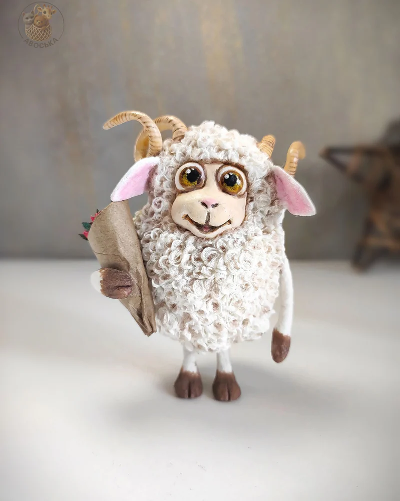 Ватная игрушка «Барашек с букетом»