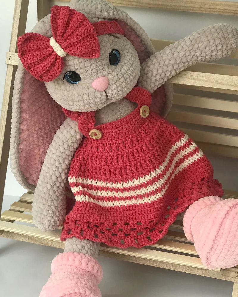 Вязаная зайка амигуруми