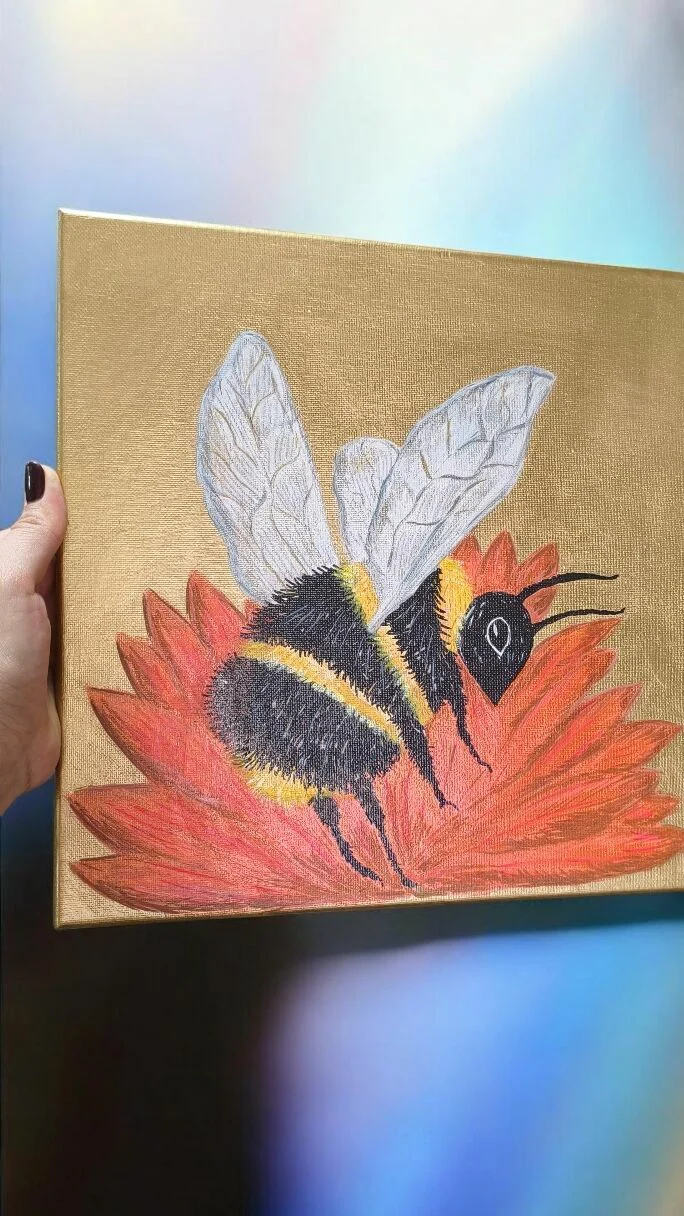 Картина «Пчела на цветке», акрил, 30×30 см