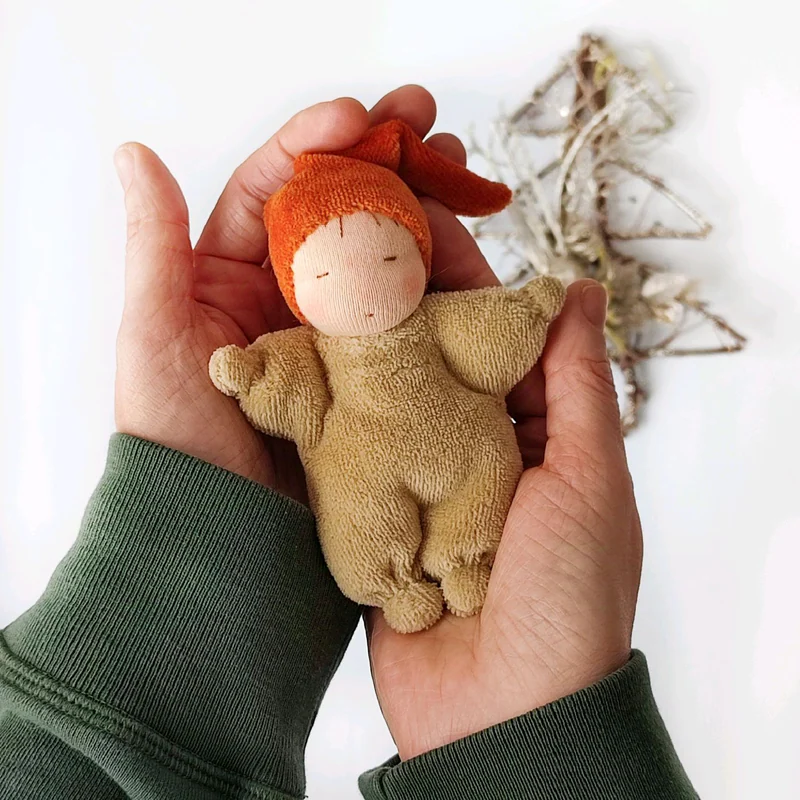Маленький новогодний гномик, первая игрушка малыша — коричневый