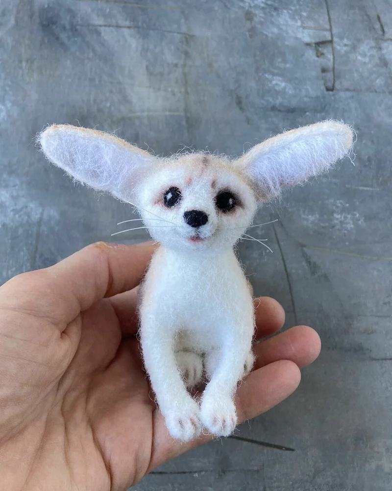 Валяная игрушка фигурка Лисичка Фенек