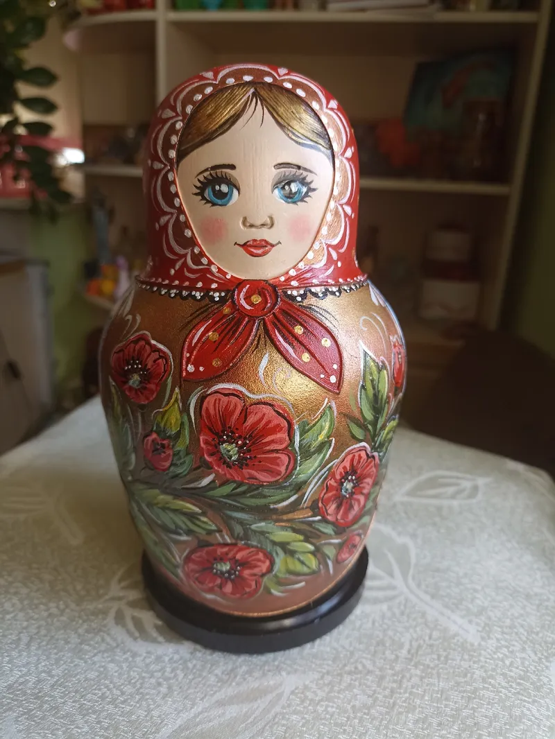 Матрёшка СССР с авторской росписью, красная