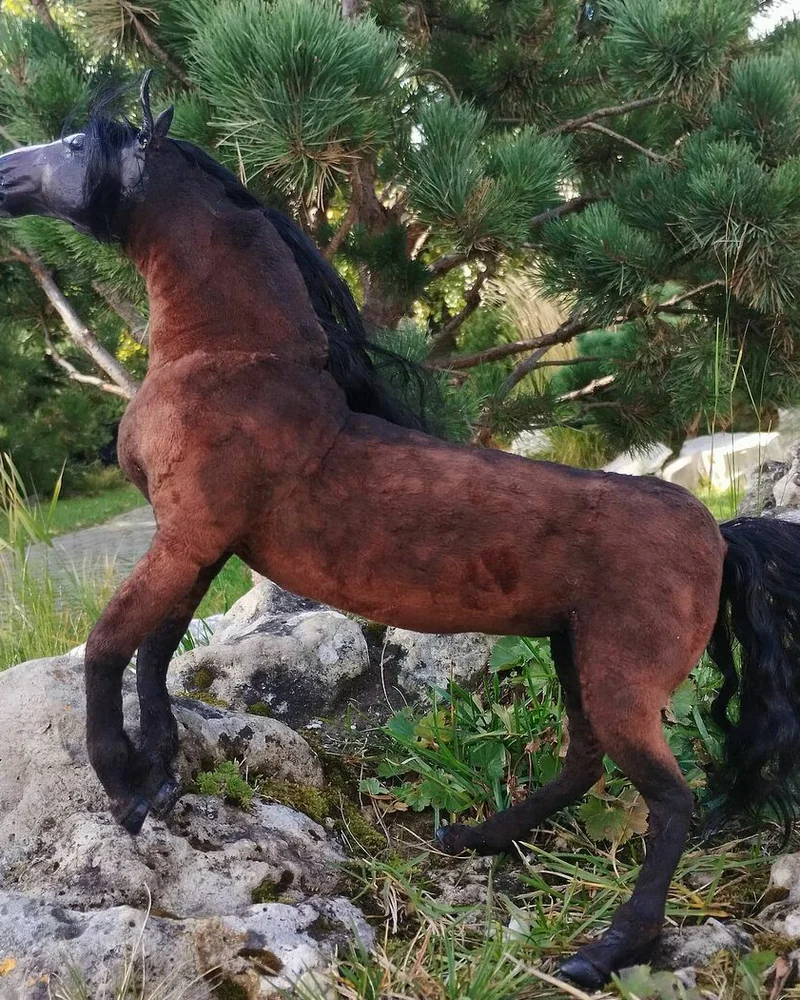 Конь андалузский гнедой, коллекционная игрушка 1:6 — Конь андалузский гнедой