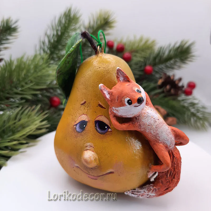 Ёлочная игрушка «ГРУША С БЕЛКОЙ-7»