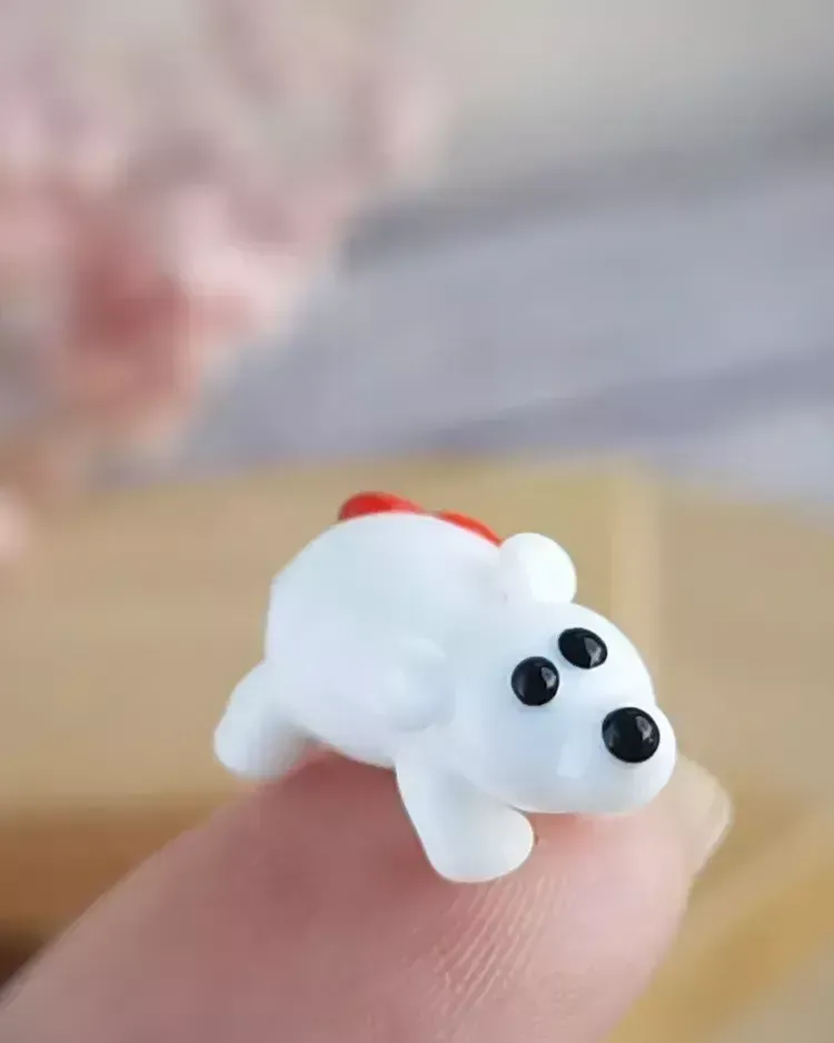 Стеклянная фигурка «Мишка белый» — В колпаке