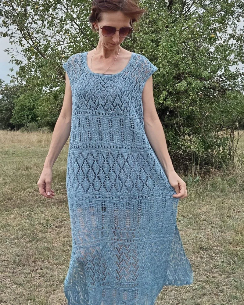 Платье вязаное
