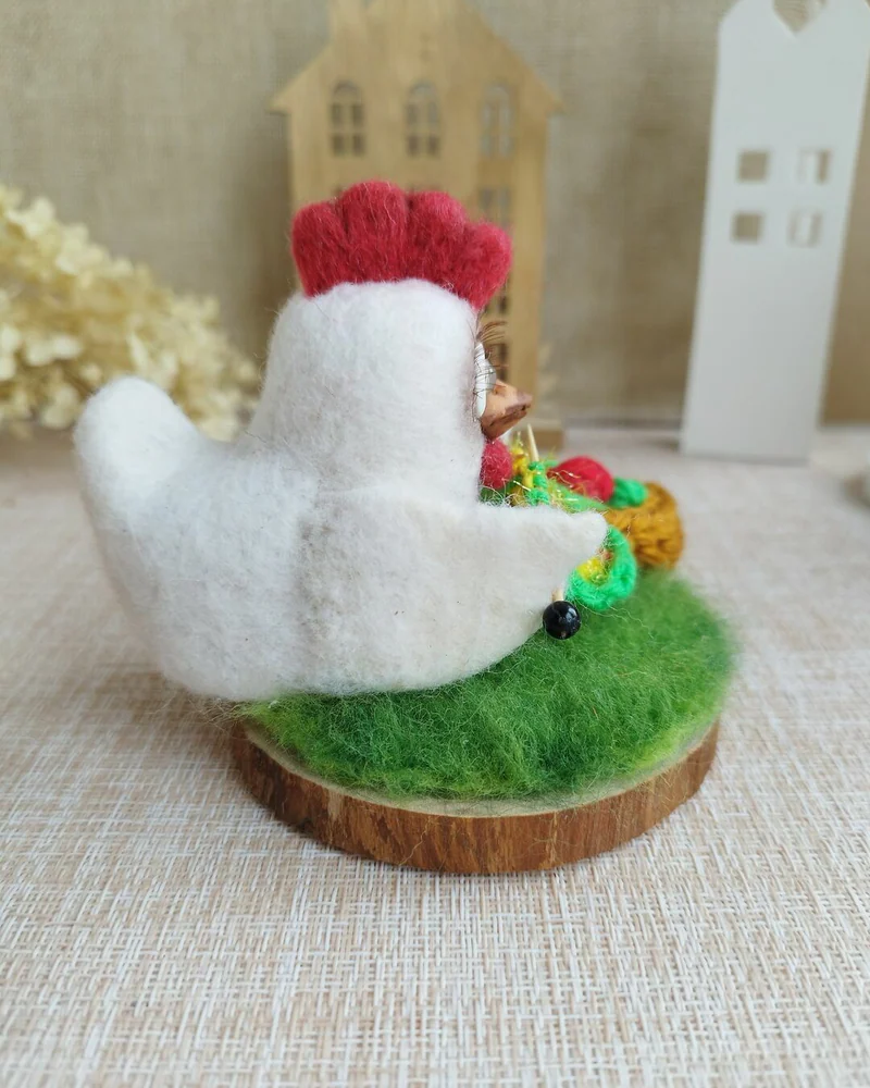 Курица игрушка из шерсти, Войлочная игрушка курочка