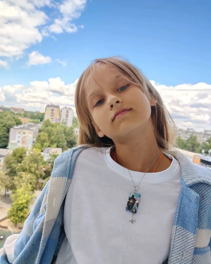 Кулон «Мотоциклист с котом» — Мультиколор