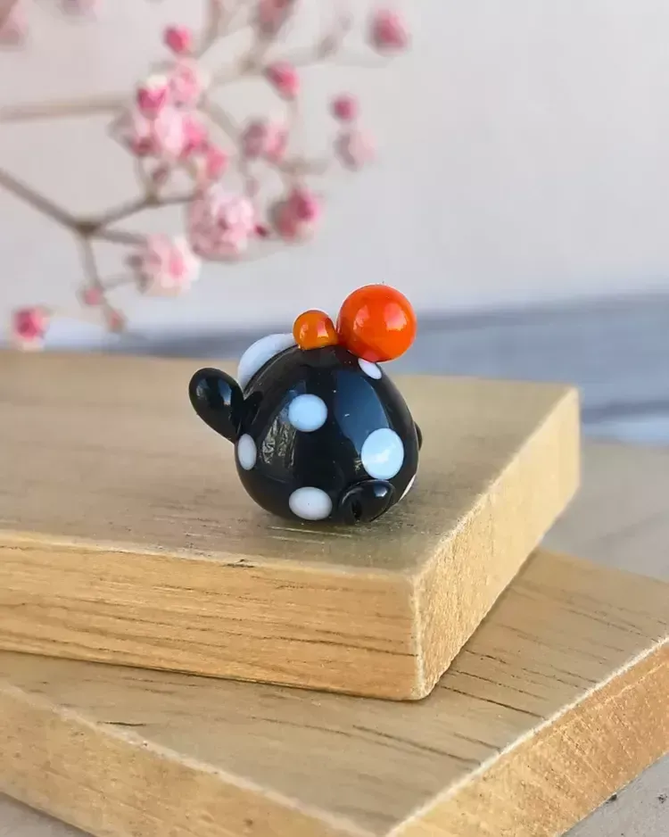 Стеклянная фигурка «Курочка черная» — Высота 14 мм