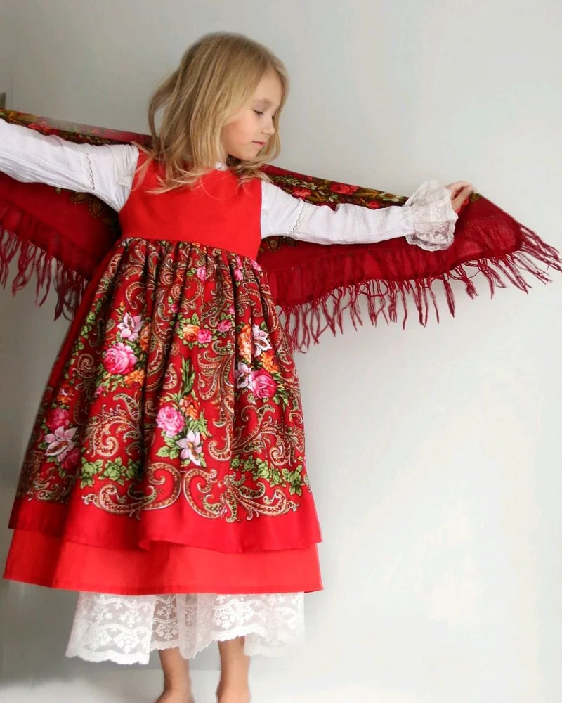 Сарафан на Масленицу — красный цвет