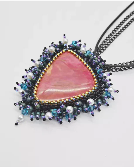 Кулон с родонитом и кристаллами Swarovski