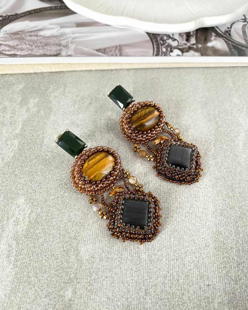 Серьги с тигровым глазом и бисером коричневые