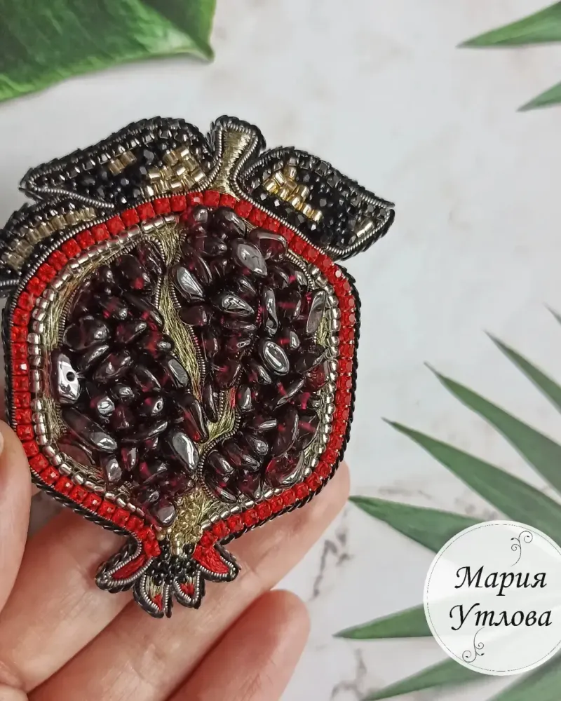 Брошь «Гранат», красная