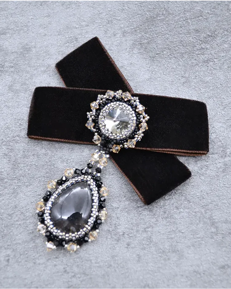 Брошь с черным агатом и Swarovski