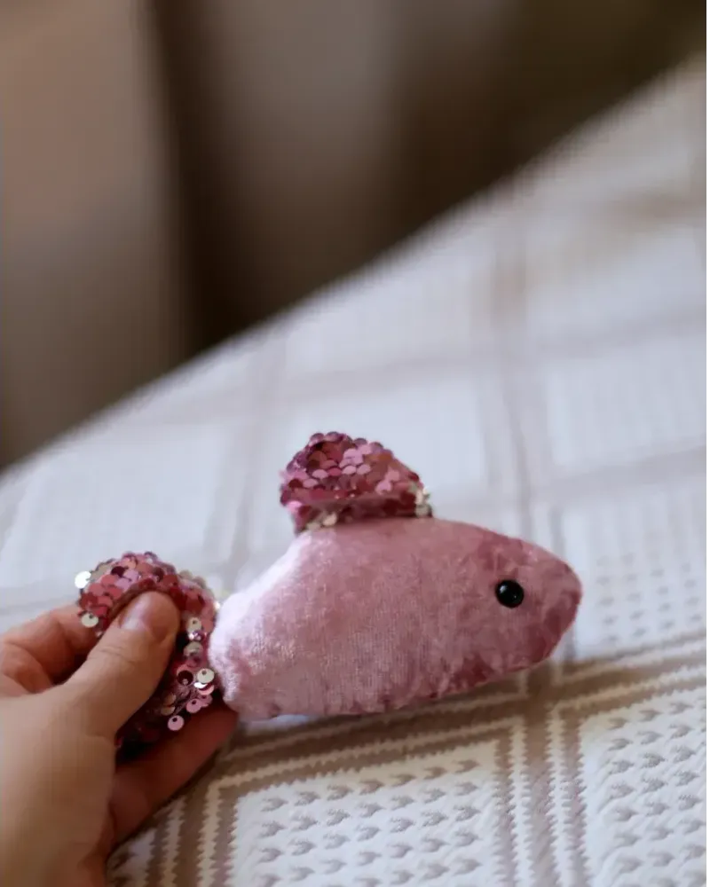 Фигурка рыбки из плюша с пайетками, розовая — Основной