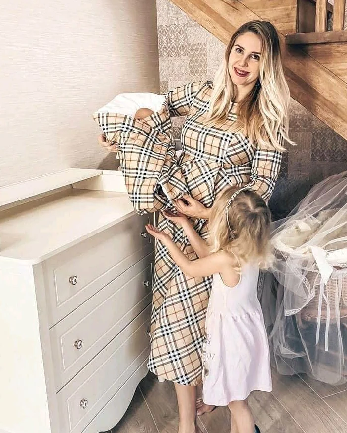 Платье для выписки из роддома — бежевый цвет