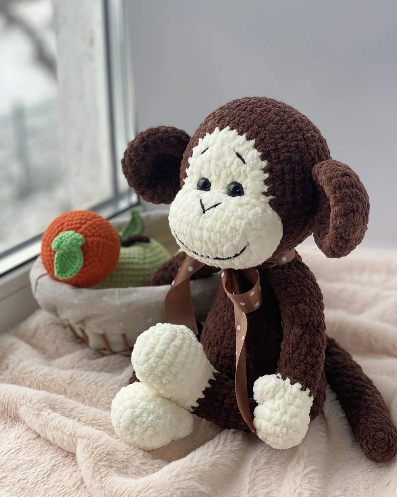 Вязаная коричневая обезьянка амигуруми