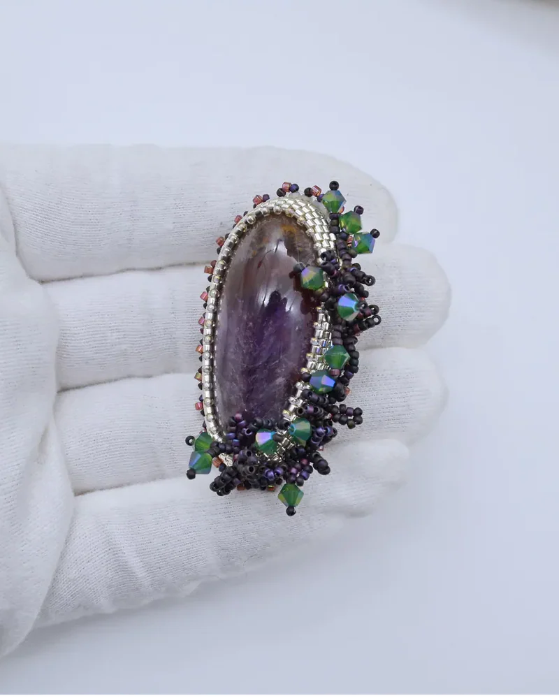 Брошь ручной работы с аметистом и Swarovski