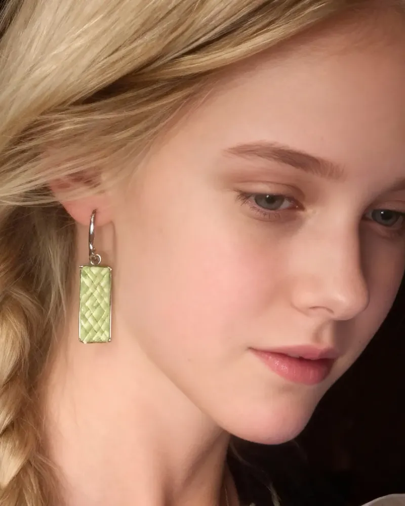 Серьги «Айфон» из соломки — Фисташковые, золото