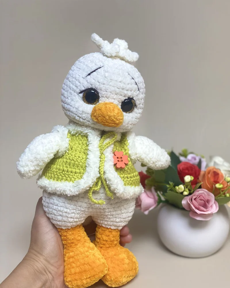 Вязаный белый утёнок амигуруми